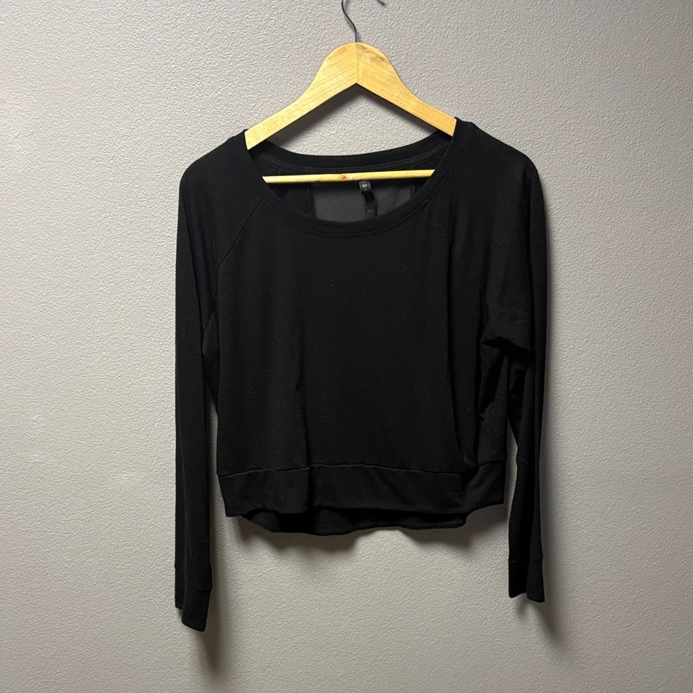 GAIAM Black Long Sleeve Women's Long Crop Top